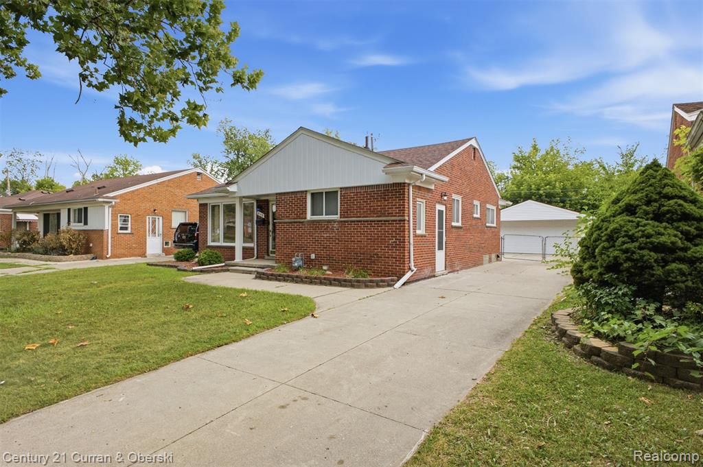 8108 Whitefield Street, Dearborn Heights, MI 48127