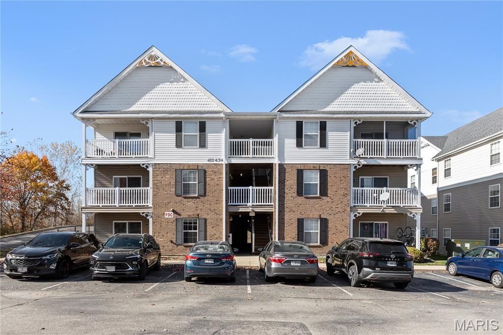 412 Saravalle Drive, St Peters, MO 63376