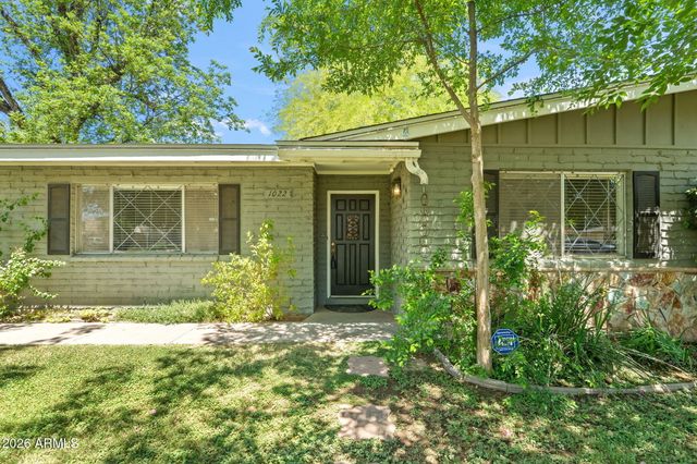 1022 W Las Palmaritas Drive, Phoenix, AZ 85021