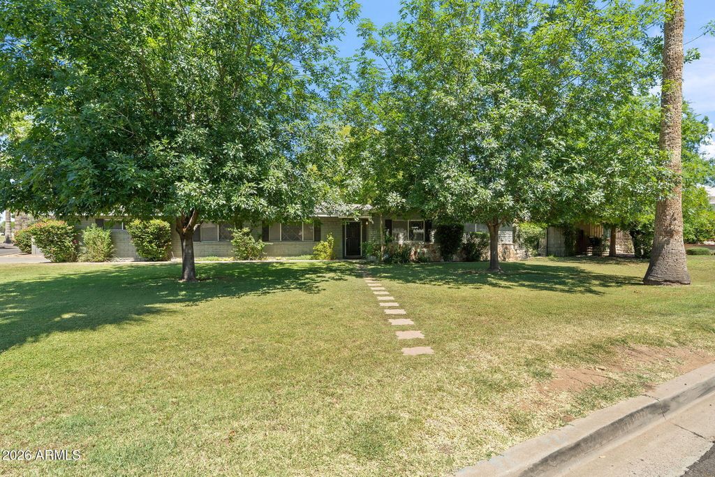 1022 W Las Palmaritas Drive, Phoenix, AZ 85021