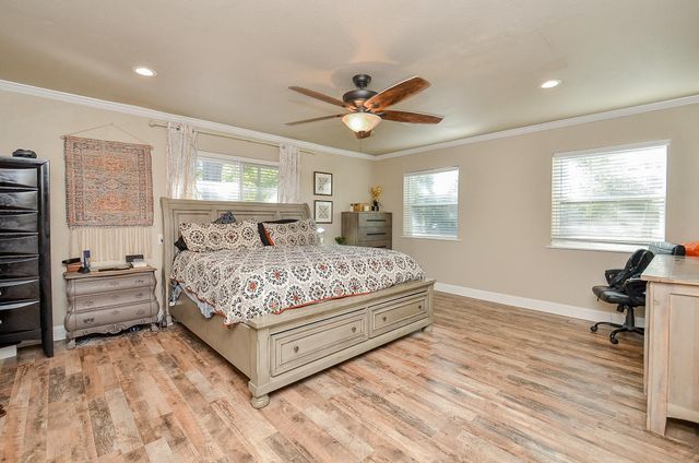 720 Surrey Lane, Simonton, TX 77485