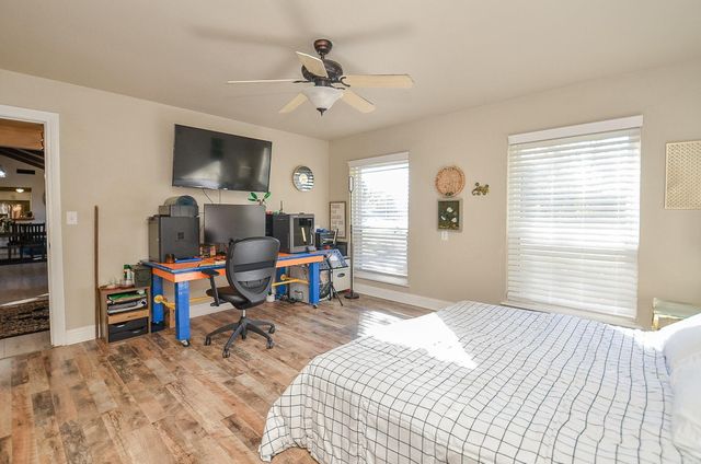 720 Surrey Lane, Simonton, TX 77485