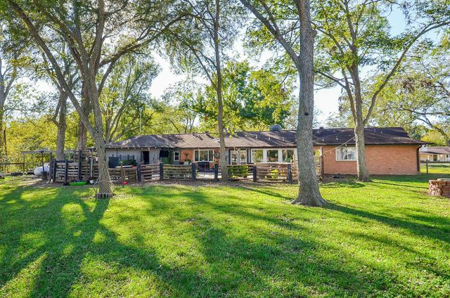 720 Surrey Lane, Simonton, TX 77485