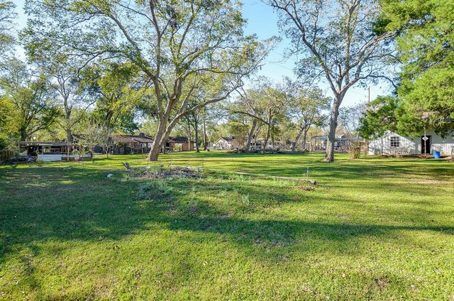 720 Surrey Lane, Simonton, TX 77485