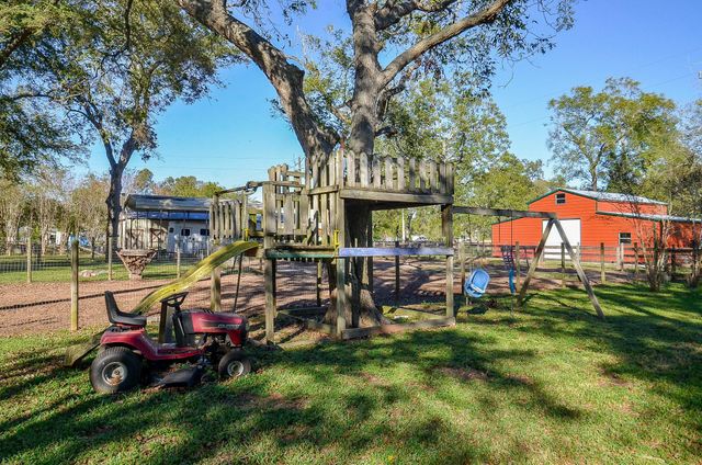 720 Surrey Lane, Simonton, TX 77485