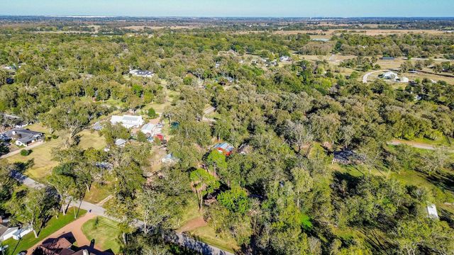 720 Surrey Lane, Simonton, TX 77485