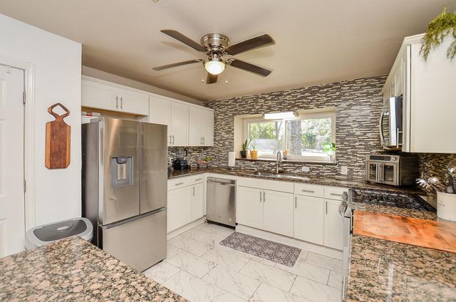 720 Surrey Lane, Simonton, TX 77485