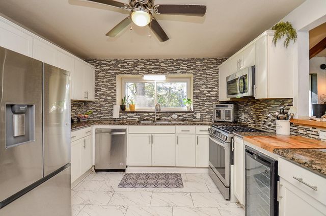 720 Surrey Lane, Simonton, TX 77485