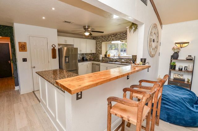 720 Surrey Lane, Simonton, TX 77485