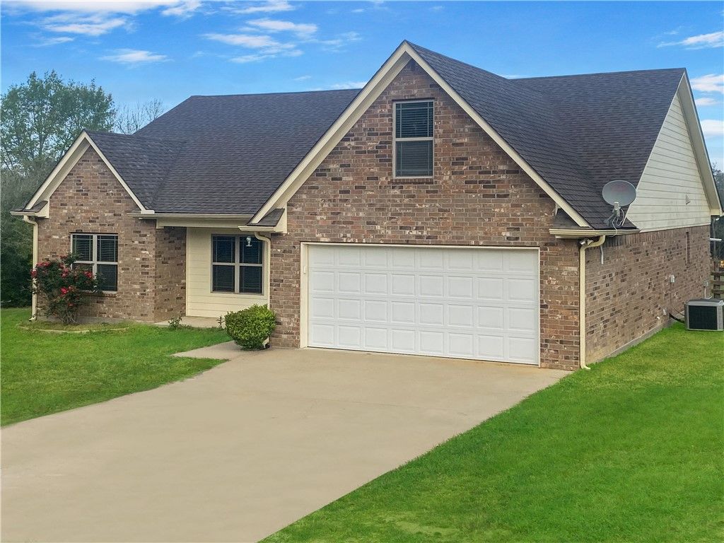 525 Oak Tree Lane, Franklin, TX 77856