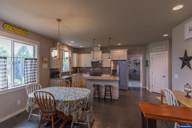 2628 NE Sonora Dr, Albany, OR 97321
