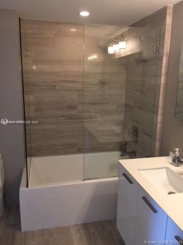 1300 Brickell Bay Drive 1707, Miami, FL 33131