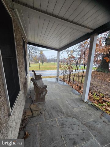 6 TOWNSHIP LINE RD, Line Lexington, PA 18932