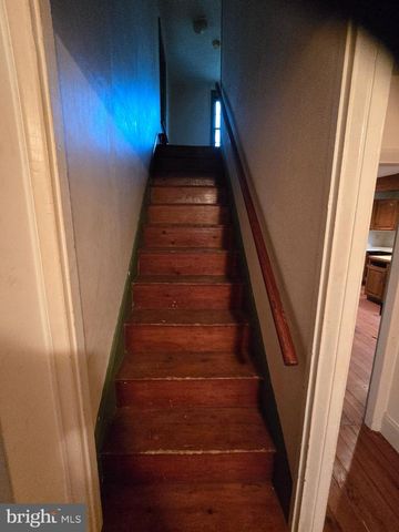 6 TOWNSHIP LINE RD, Line Lexington, PA 18932