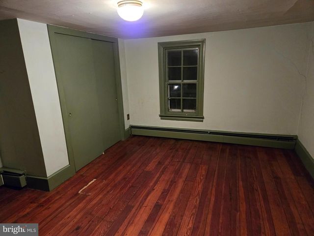 6 TOWNSHIP LINE RD, Line Lexington, PA 18932