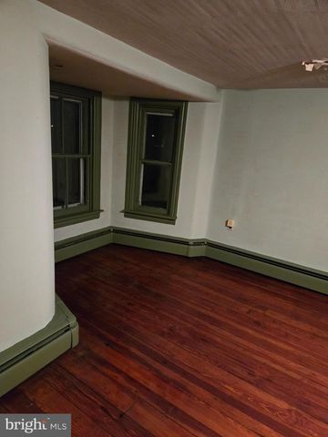 6 TOWNSHIP LINE RD, Line Lexington, PA 18932