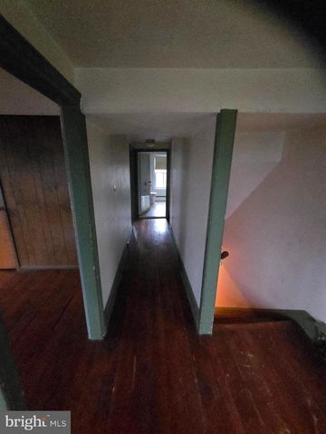 6 TOWNSHIP LINE RD, Line Lexington, PA 18932