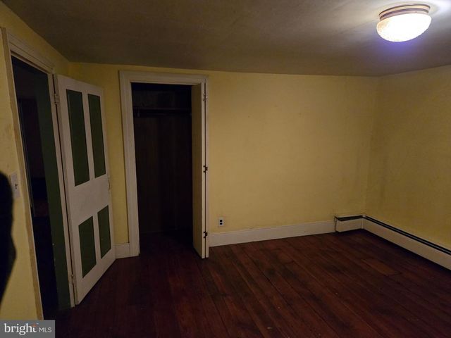 6 TOWNSHIP LINE RD, Line Lexington, PA 18932