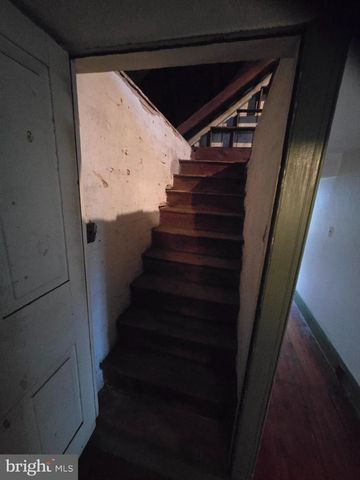 6 TOWNSHIP LINE RD, Line Lexington, PA 18932