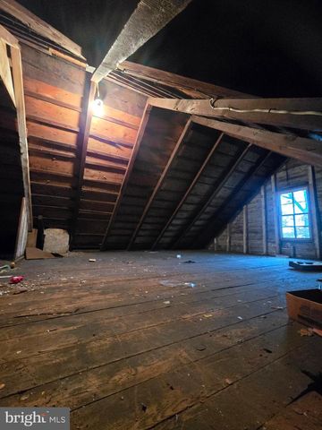 6 TOWNSHIP LINE RD, Line Lexington, PA 18932