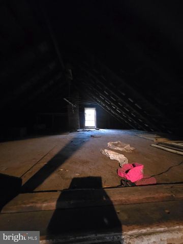 6 TOWNSHIP LINE RD, Line Lexington, PA 18932