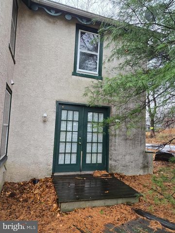 6 TOWNSHIP LINE RD, Line Lexington, PA 18932