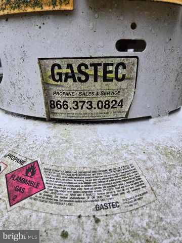 6 TOWNSHIP LINE RD, Line Lexington, PA 18932