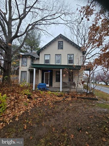 6 TOWNSHIP LINE RD, Line Lexington, PA 18932