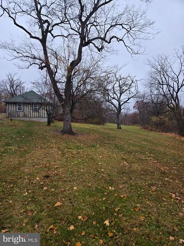 6 TOWNSHIP LINE RD, Line Lexington, PA 18932