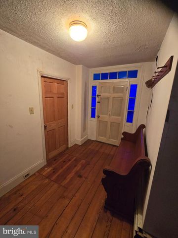 6 TOWNSHIP LINE RD, Line Lexington, PA 18932