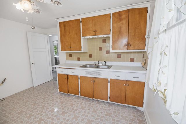 4324 N 15th STREET, Milwaukee, WI 53209