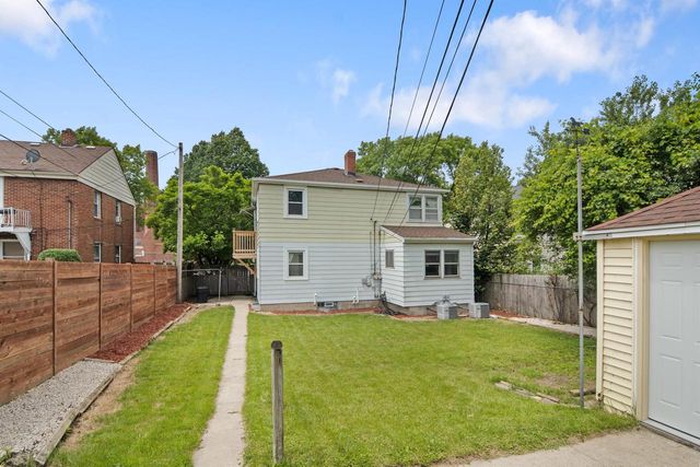 4324 N 15th STREET, Milwaukee, WI 53209