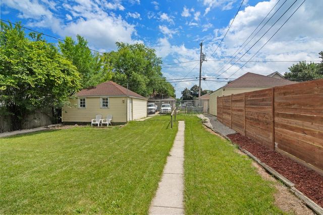 4324 N 15th STREET, Milwaukee, WI 53209