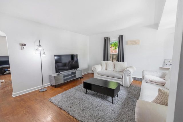 4324 N 15th STREET, Milwaukee, WI 53209