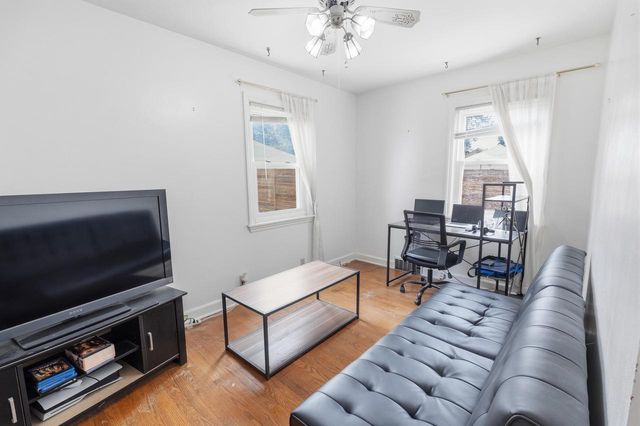4324 N 15th STREET, Milwaukee, WI 53209