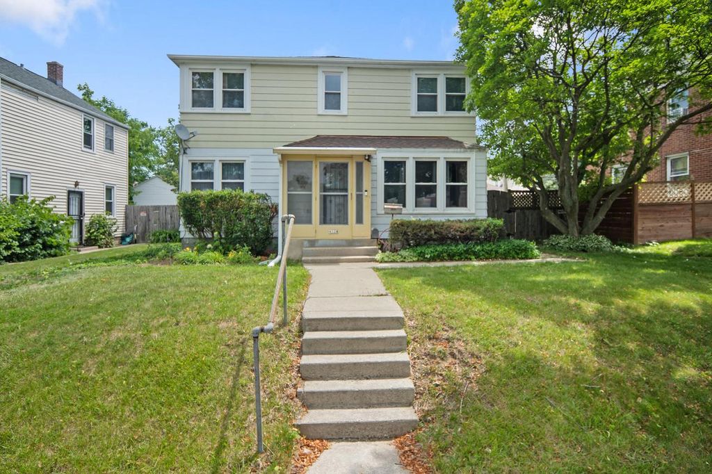 4324 N 15th STREET, Milwaukee, WI 53209