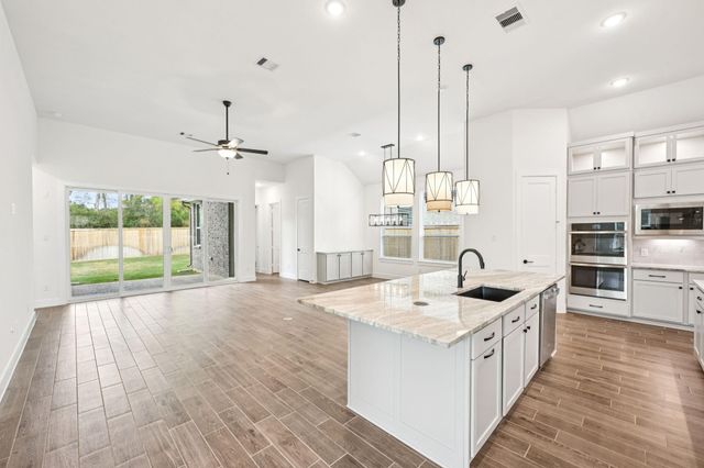 26030 S Outrider Banks, Montgomery, TX 77316