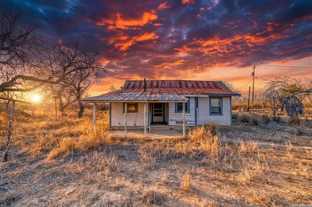 214 Cox Lane, Carrizo Springs, TX 78834