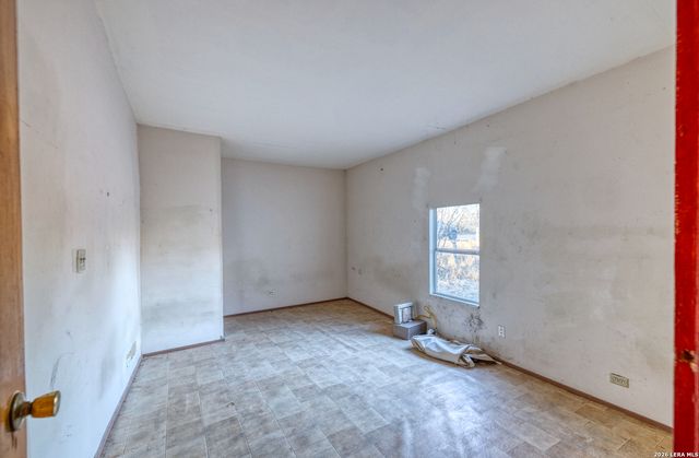 214 Cox Lane, Carrizo Springs, TX 78834