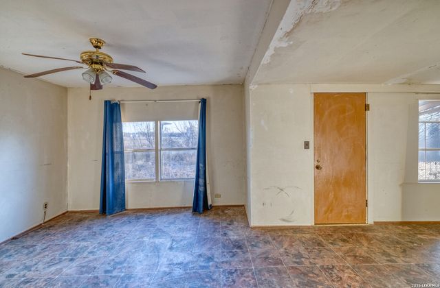 214 Cox Lane, Carrizo Springs, TX 78834