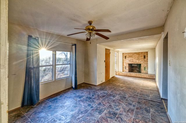 214 Cox Lane, Carrizo Springs, TX 78834