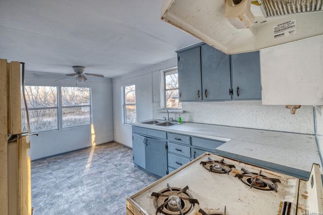 214 Cox Lane, Carrizo Springs, TX 78834