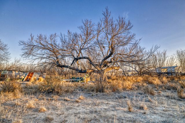 214 Cox Lane, Carrizo Springs, TX 78834