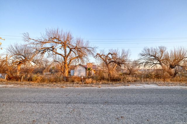 214 Cox Lane, Carrizo Springs, TX 78834