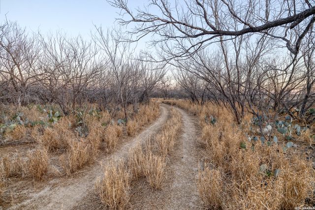 214 Cox Lane, Carrizo Springs, TX 78834