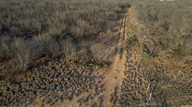 214 Cox Lane, Carrizo Springs, TX 78834