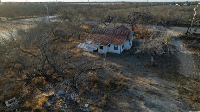 214 Cox Lane, Carrizo Springs, TX 78834