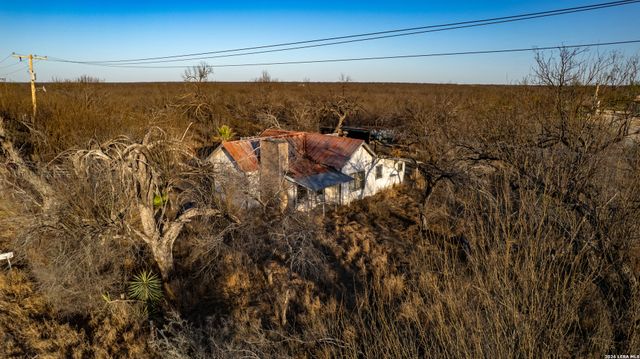 214 Cox Lane, Carrizo Springs, TX 78834