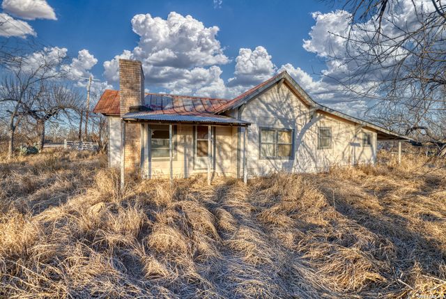 214 Cox Lane, Carrizo Springs, TX 78834