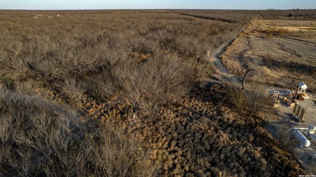 214 Cox Lane, Carrizo Springs, TX 78834